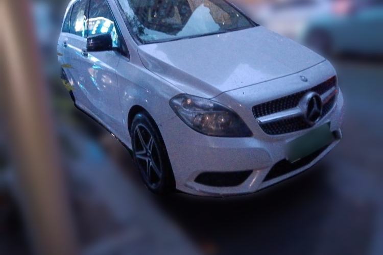 Used Mercedes-Benz B-Class 2012 B 180 Front Right 45 Deg