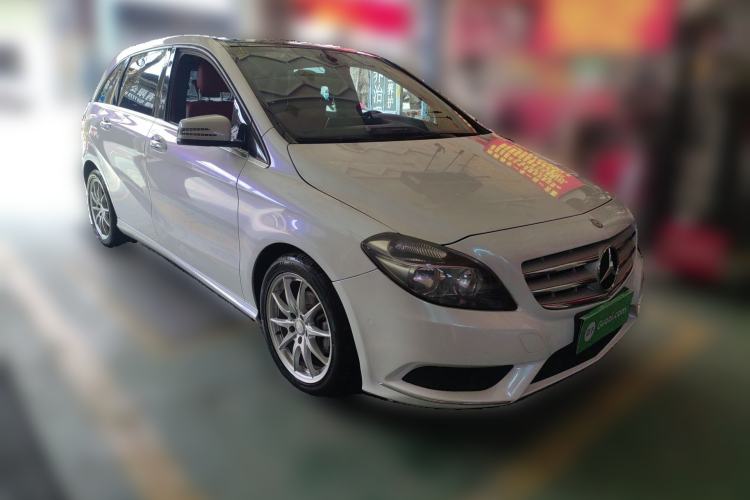 Used Mercedes-Benz B-Class 2012 B 180 Front Right 45 Deg