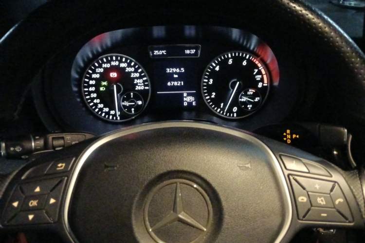 Used Mercedes-Benz B-Class 2012 B 180 Instrument Cluster