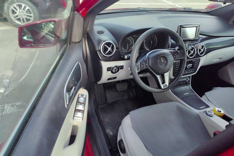 Used Mercedes-Benz B-Class 2012 B 180 Interior 1