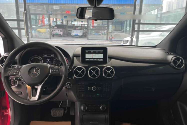 Used Mercedes-Benz B-Class 2012 B 180 Interior 1