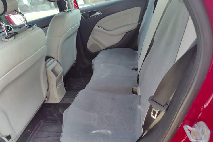 Used Mercedes-Benz B-Class 2012 B 180 Interior 3