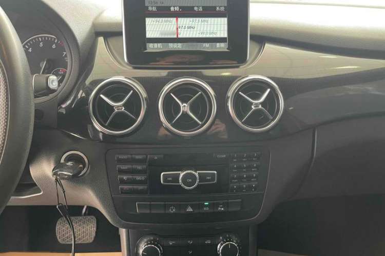 Used Mercedes-Benz B-Class 2012 B 180 Interior 3