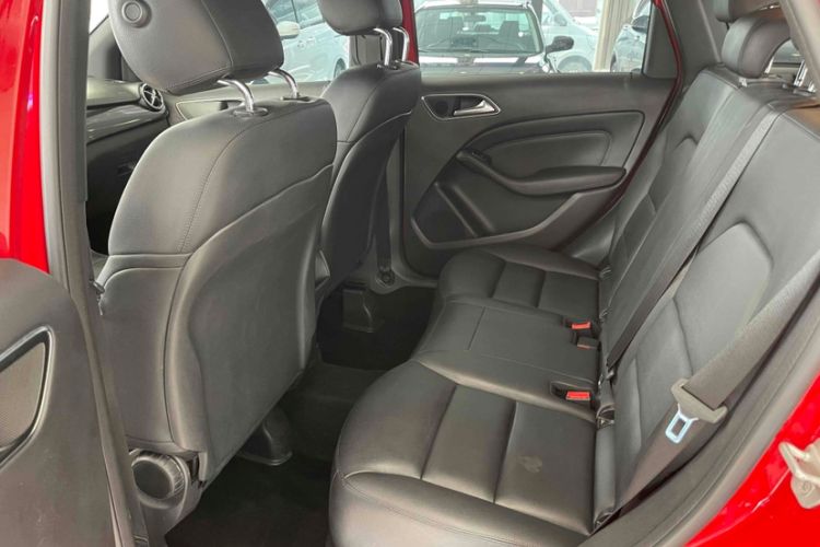 Used Mercedes-Benz B-Class 2012 B 180 Interior 5