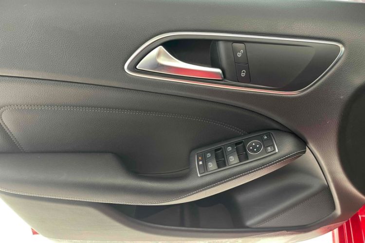 Used Mercedes-Benz B-Class 2012 B 180 Interior 7