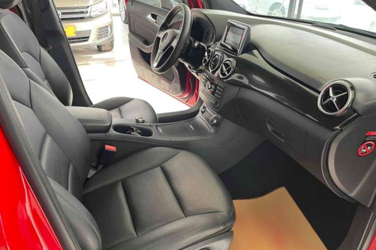 Used Mercedes-Benz B-Class 2012 B 180 Interior 8