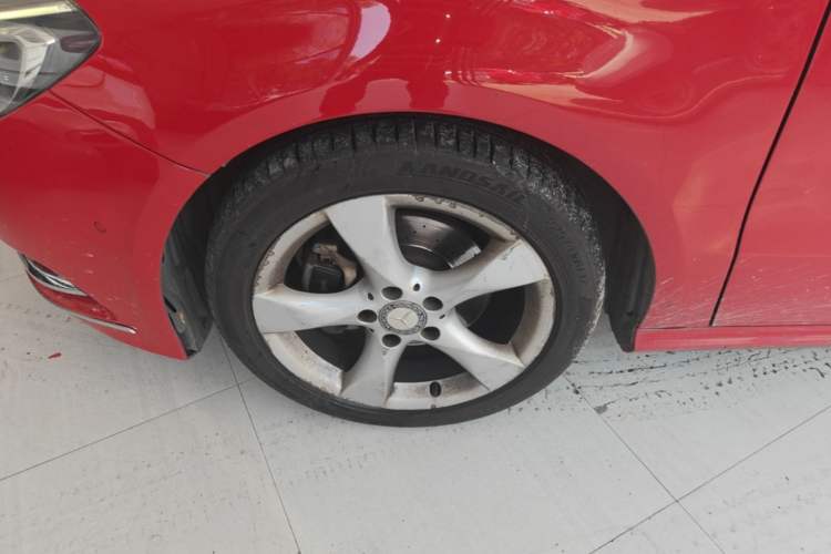 Used Mercedes-Benz B-Class 2012 B 200 Left Front Wheel Hub