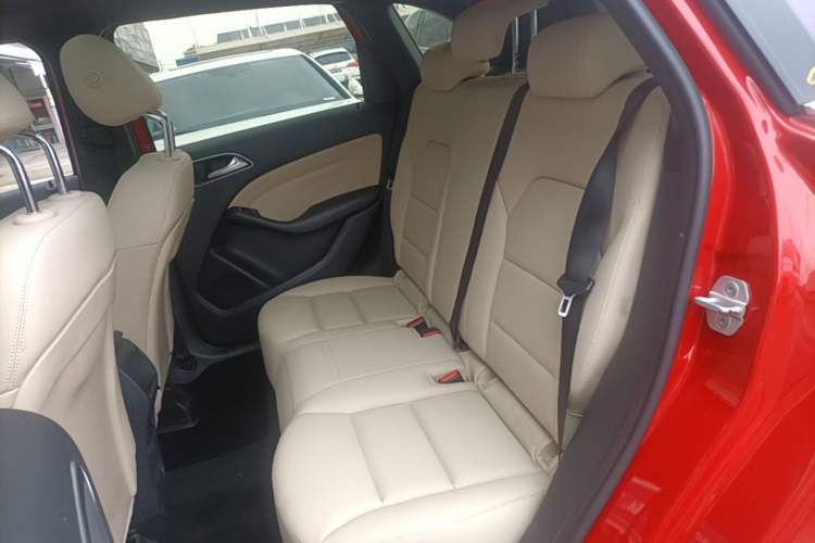Used Mercedes-Benz B-Class 2012 B 200 Left Rear Seat