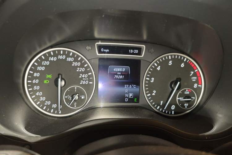 Used Mercedes-Benz B-Class 2012 B 200 Odometer Close Up