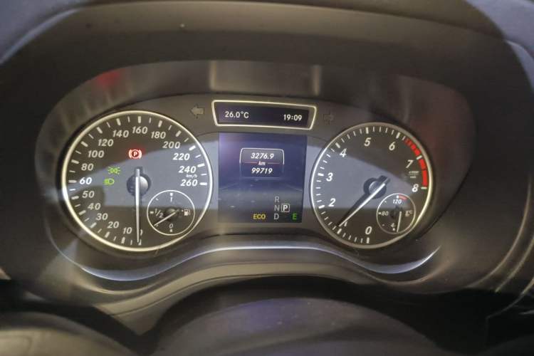 Used Mercedes-Benz B-Class 2012 B 200 Odometer Close Up