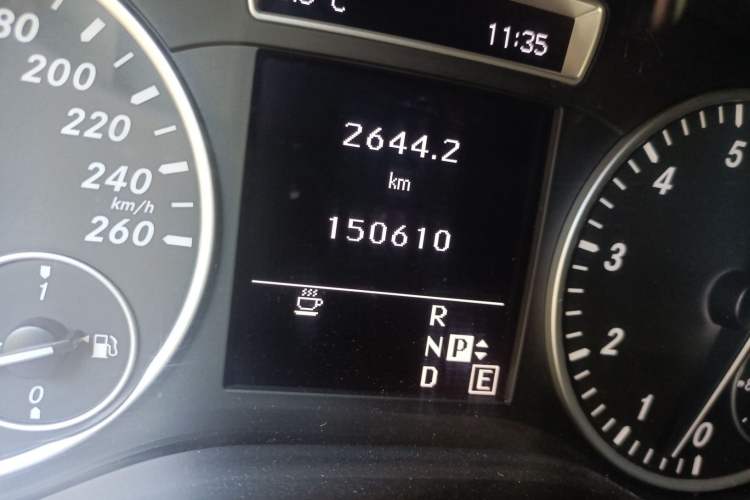 Used Mercedes-Benz B-Class 2012 B 180 Odometer Close Up