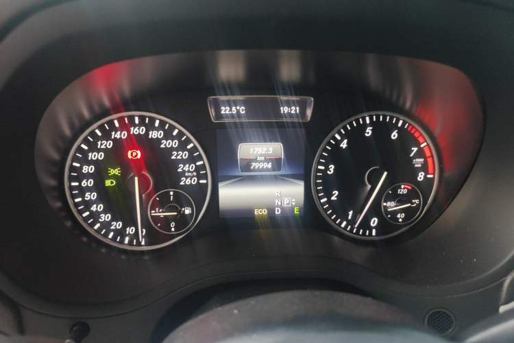 Used Mercedes-Benz B-Class 2012 B 200 Odometer Close Up
