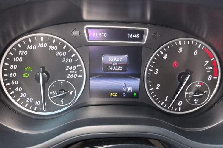 Used Mercedes-Benz B-Class 2012 B 200 Odometer Close Up