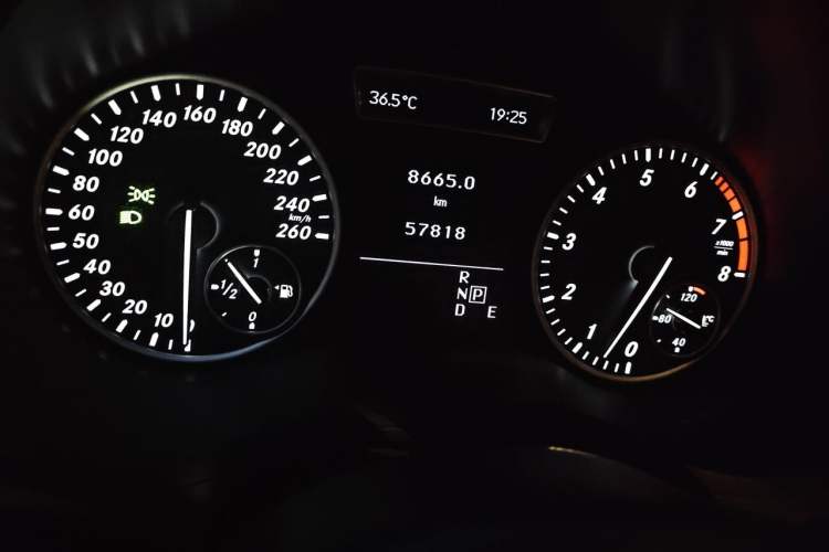 Used Mercedes-Benz B-Class 2012 B 180 Odometer Close Up
