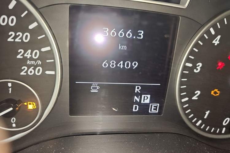 Used Mercedes-Benz B-Class 2012 B 200 Odometer Close Up