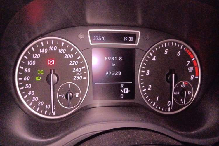 Used Mercedes-Benz B-Class 2012 B 180 Odometer Close Up