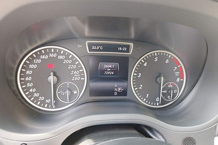 Used Mercedes-Benz B-Class 2012 B 200 Odometer Close Up