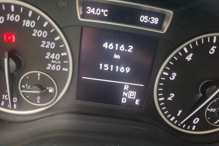 Used Mercedes-Benz B-Class 2012 B 180 Odometer Close Up
