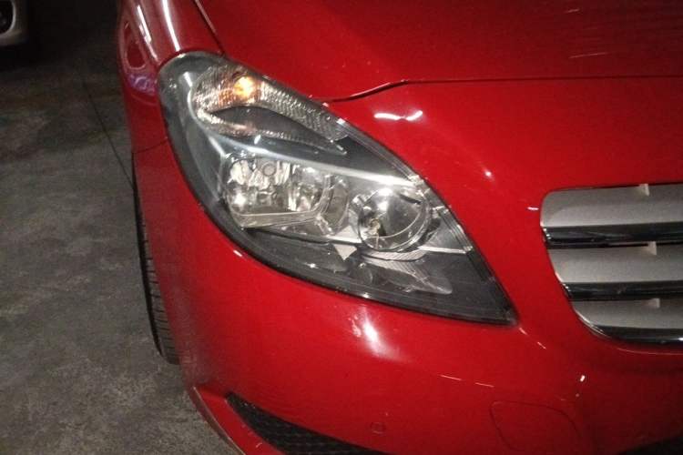 Used Mercedes-Benz B-Class 2012 B 180 Right Front Headlight