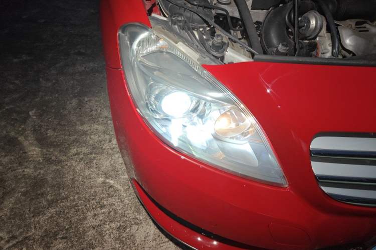 Used Mercedes-Benz B-Class 2012 B 180 Right Front Headlight