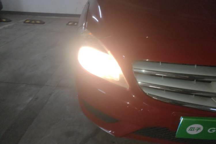 Used Mercedes-Benz B-Class 2012 B 180 Right Front Headlight