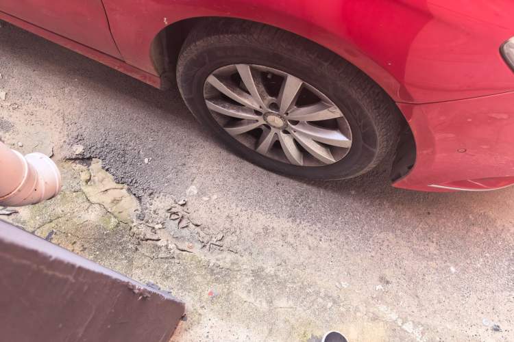 Used Mercedes-Benz B-Class 2012 B 180 Right Front Wheel Hub