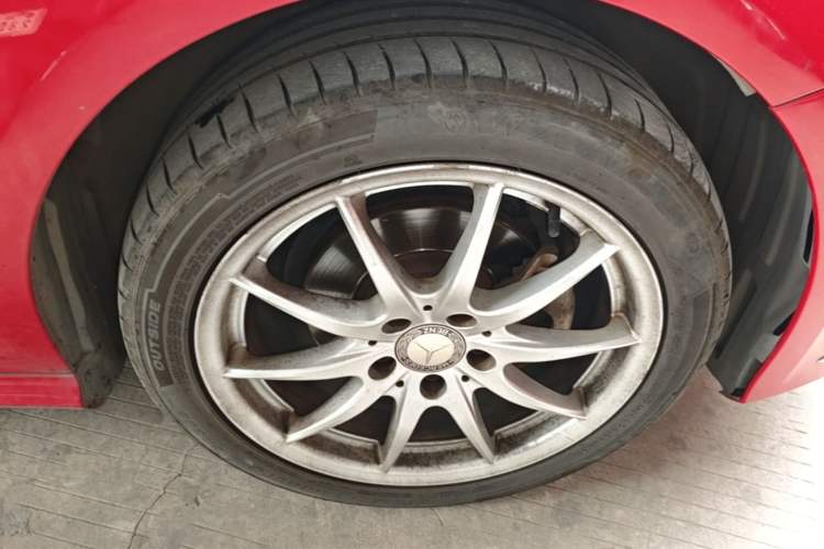 Used Mercedes-Benz B-Class 2012 B 180 Right Front Wheel Hub