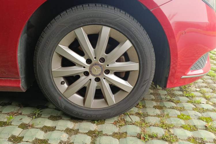Used Mercedes-Benz B-Class 2012 B 180 Right Front Wheel Hub