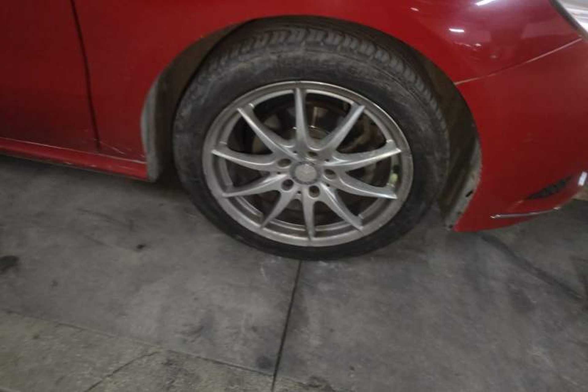 Used Mercedes-Benz B-Class 2012 B 180 Right Front Wheel Hub