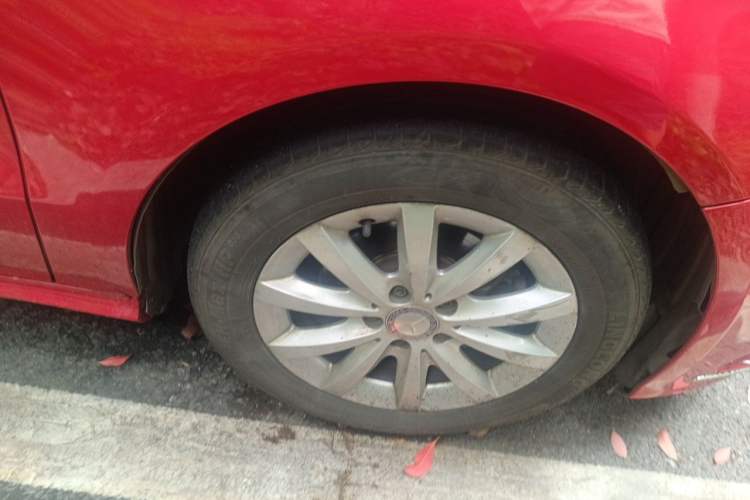 Used Mercedes-Benz B-Class 2012 B 180 Right Front Wheel Hub
