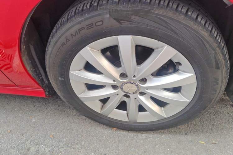 Used Mercedes-Benz B-Class 2012 B 180 Right Front Wheel Hub