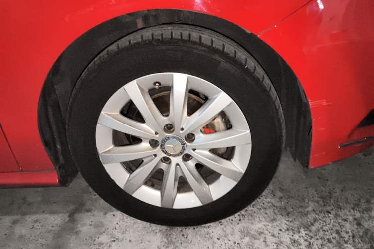 Used Mercedes-Benz B-Class 2012 B 180 Right Front Wheel Hub
