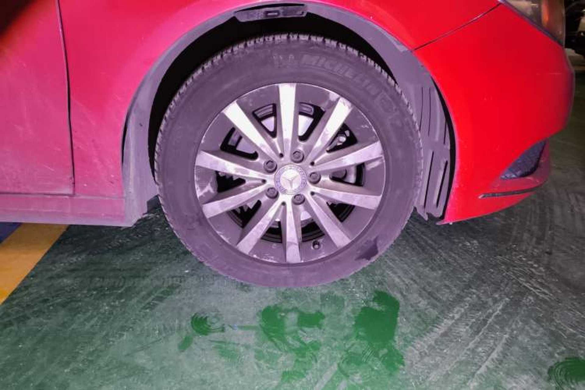 Used Mercedes-Benz B-Class 2012 B 180 Right Front Wheel Hub