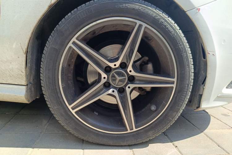 Used Mercedes-Benz B-Class 2012 B 180 Right Front Wheel Hub