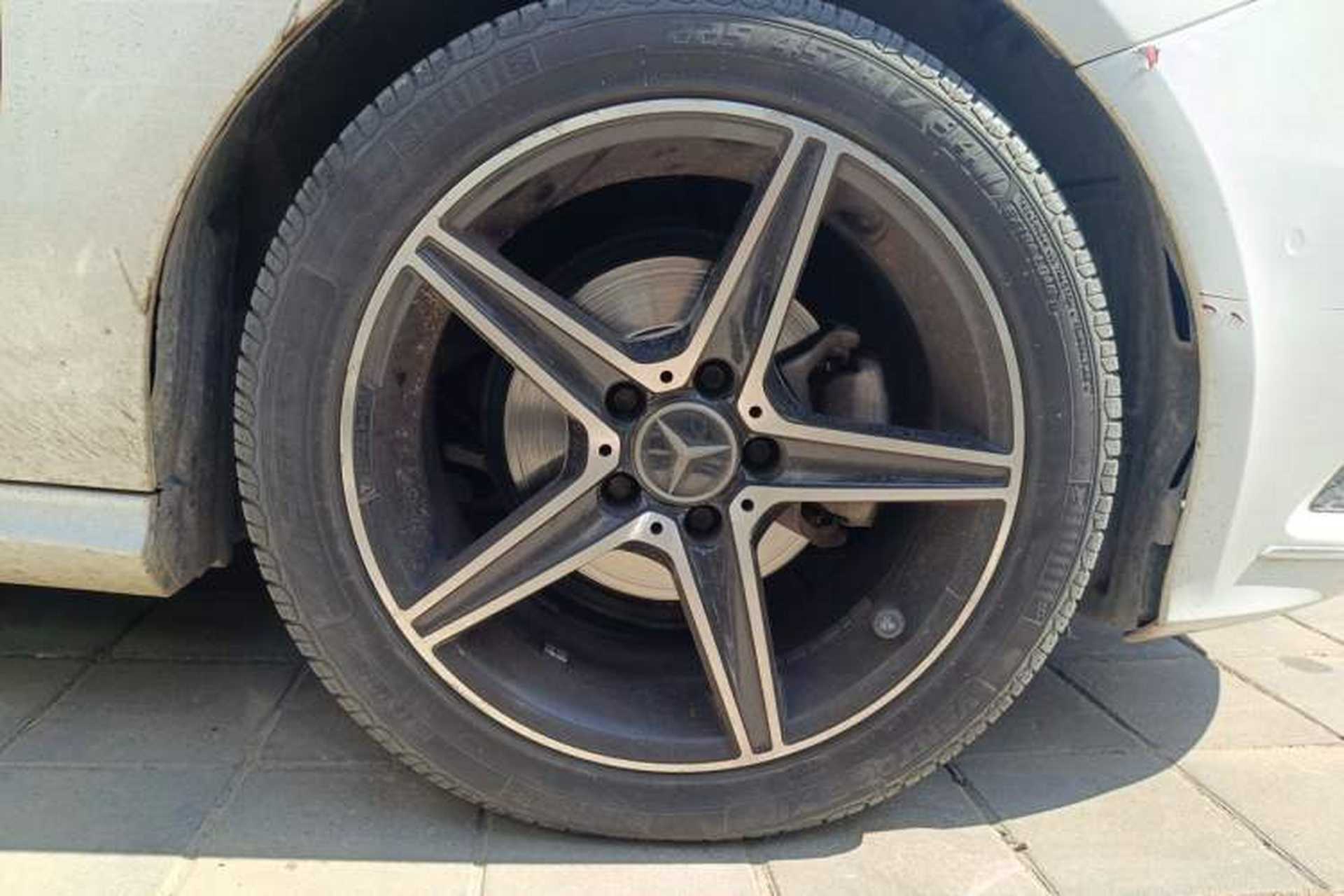 Used Mercedes-Benz B-Class 2012 B 180 Right Front Wheel Hub