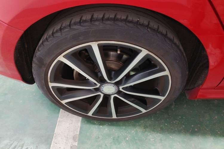 Used Mercedes-Benz B-Class 2012 B 200 Right Rear Wheel Hub