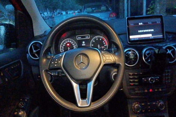 Used Mercedes-Benz B-Class 2012 B 180 Steering Wheel