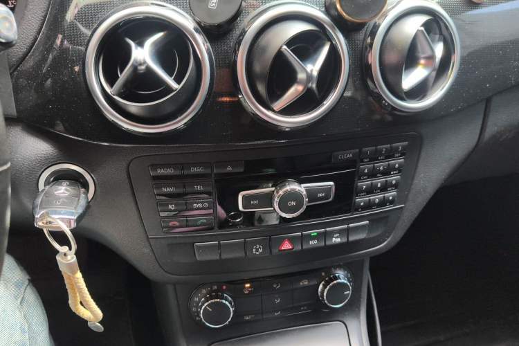 Used Mercedes-Benz B-Class 2012 B 180 Audio And AC Panel