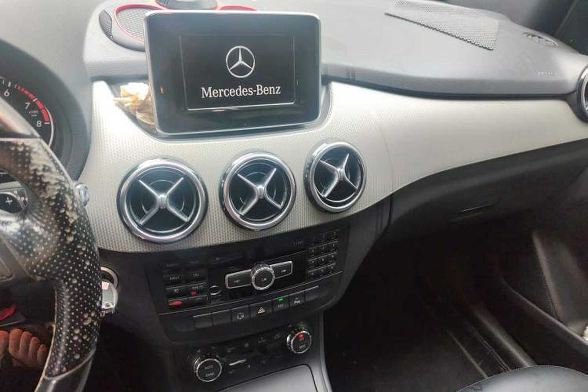 Used Mercedes-Benz B-Class 2012 B 200 Audio And AC Panel
