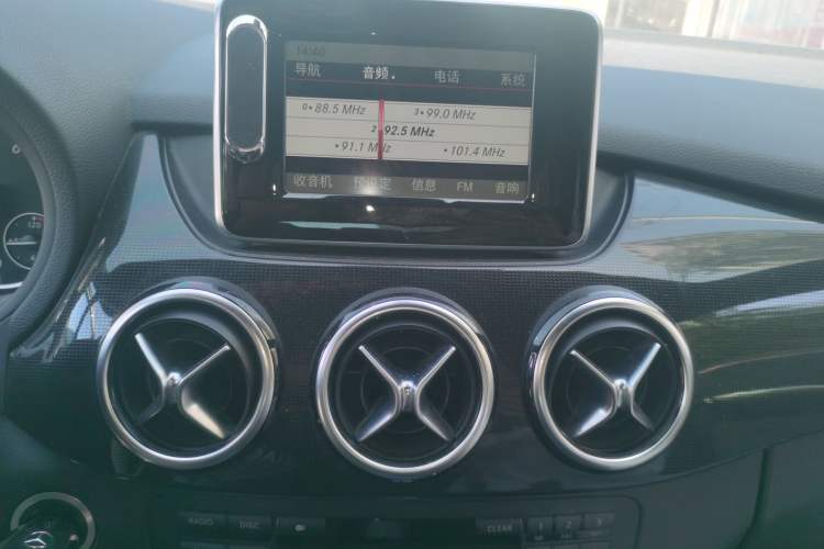 Used Mercedes-Benz B-Class 2012 B 180 Audio And AC Panel