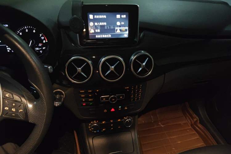 Used Mercedes-Benz B-Class 2012 B 180 Audio And AC Panel