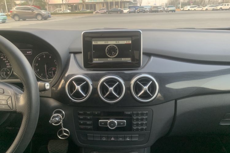 Used Mercedes-Benz B-Class 2012 B 180 Audio And AC Panel