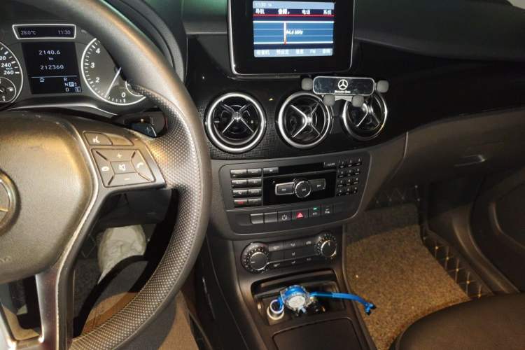 Used Mercedes-Benz B-Class 2012 B 180 Audio And AC Panel