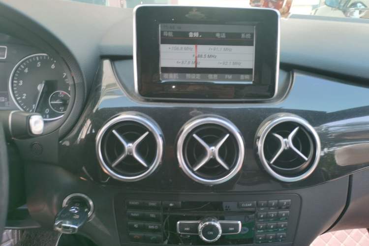 Used Mercedes-Benz B-Class 2012 B 180 Audio And AC Panel