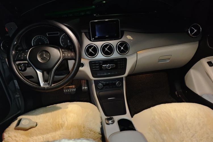 Used Mercedes-Benz B-Class 2012 B 200 Center Console