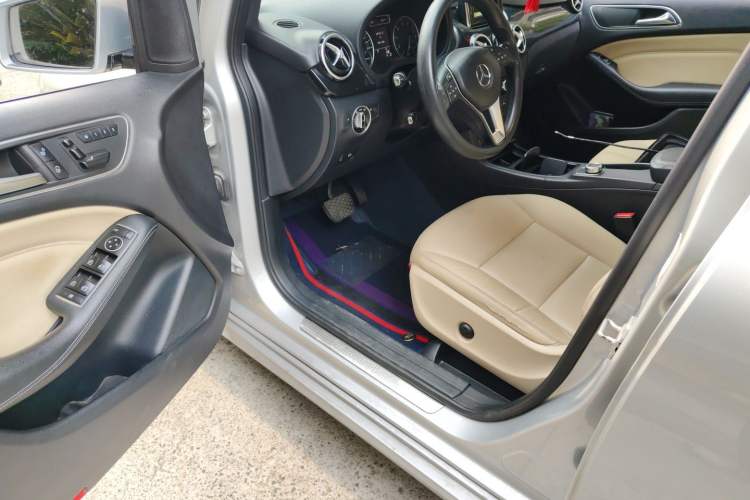 Used Mercedes-Benz B-Class 2012 B 180 Driver Seat
