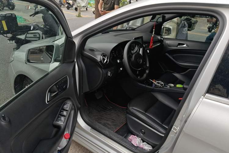 Used Mercedes-Benz B-Class 2012 B 180 Driver Seat