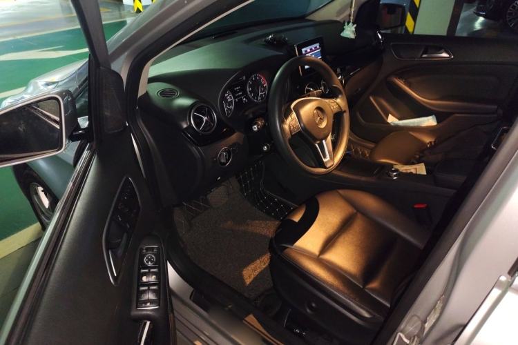 Used Mercedes-Benz B-Class 2012 B 180 Driver Seat