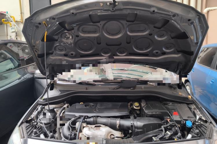 Used Mercedes-Benz B-Class 2012 B 180 Engine Bay