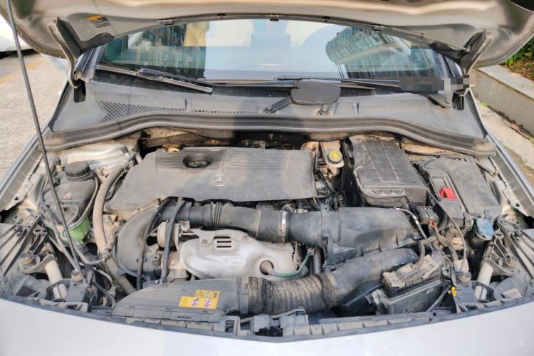 Used Mercedes-Benz B-Class 2012 B 180 Engine Bay